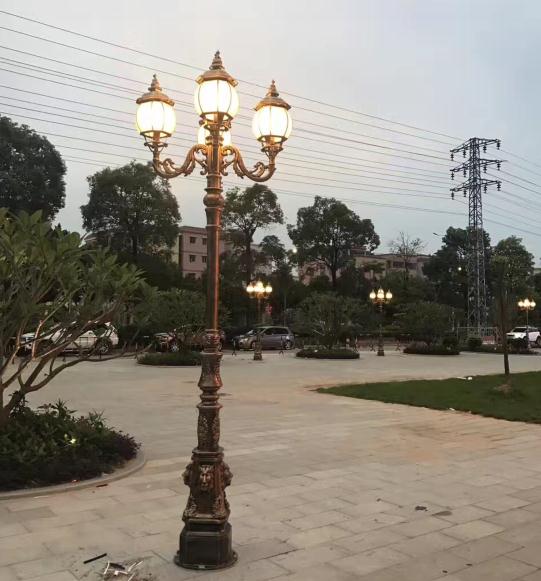 草莓视频色板照明翻砂铝/压铸铝庭院灯安装后亮灯效果